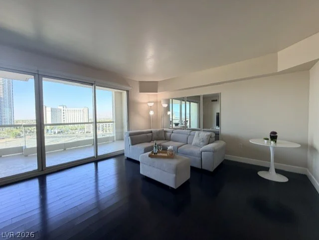 2777 Paradise, Las Vegas, NV 89109