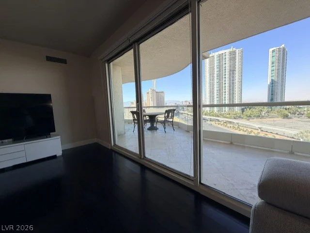 2777 Paradise, Las Vegas, NV 89109