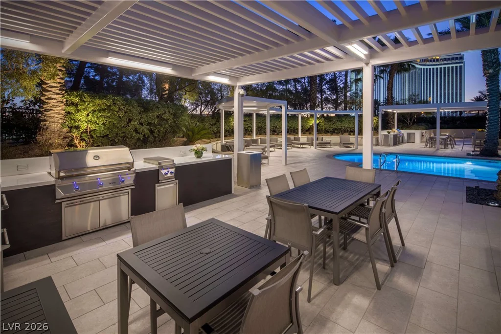 2777 Paradise, Las Vegas, NV 89109