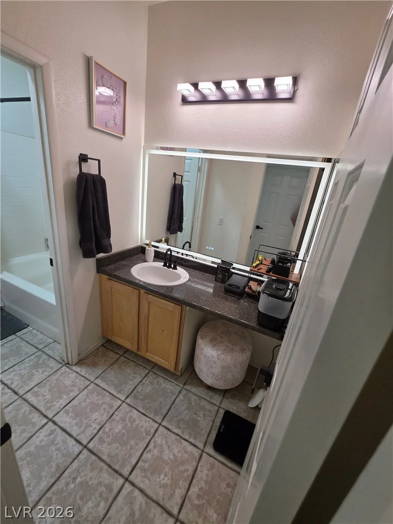 7904 Limbwood, Las Vegas, NV 89131