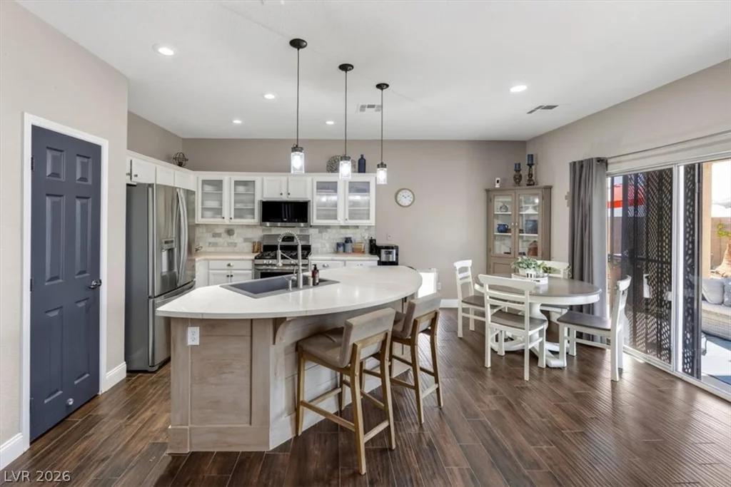 10661 Shelter Hill, Las Vegas, NV 89129