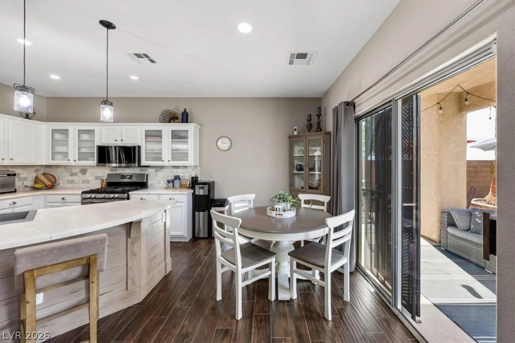10661 Shelter Hill, Las Vegas, NV 89129