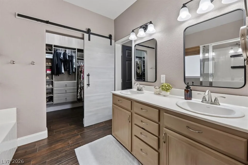 10661 Shelter Hill, Las Vegas, NV 89129