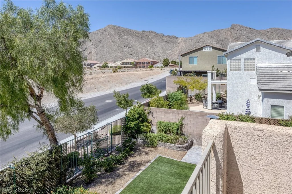 10661 Shelter Hill, Las Vegas, NV 89129