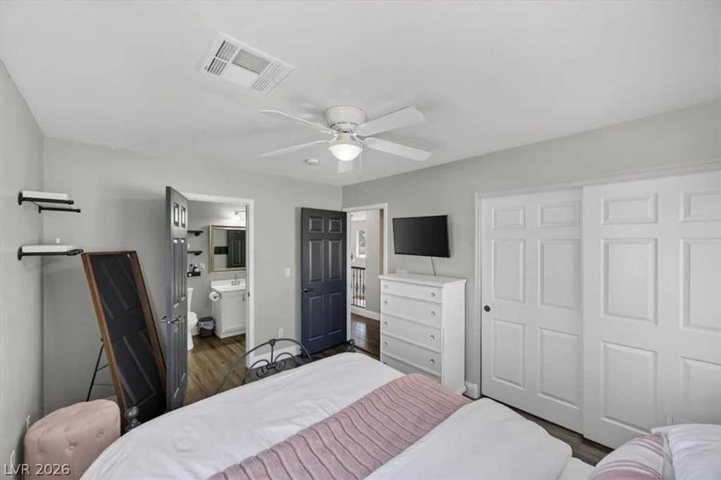 10661 Shelter Hill, Las Vegas, NV 89129