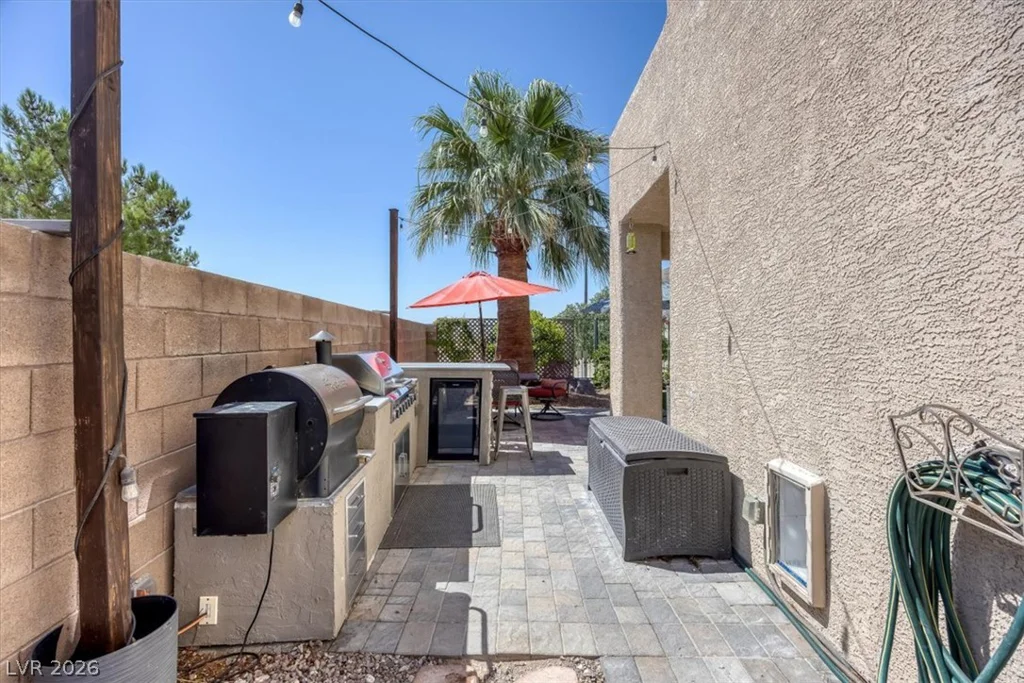 10661 Shelter Hill, Las Vegas, NV 89129
