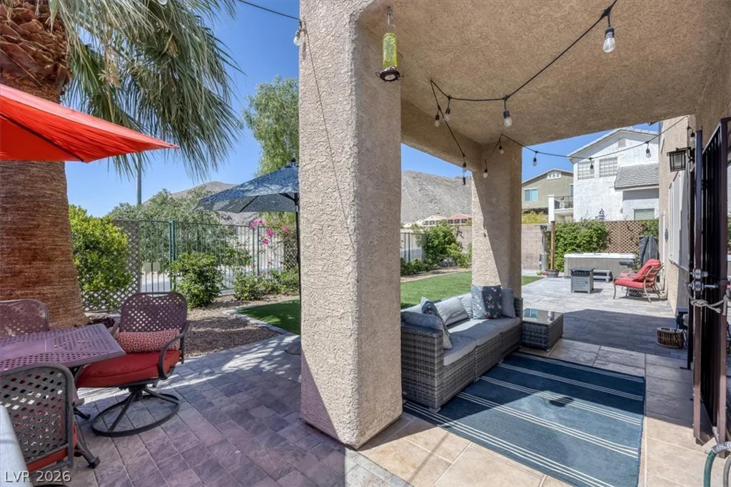 10661 Shelter Hill, Las Vegas, NV 89129