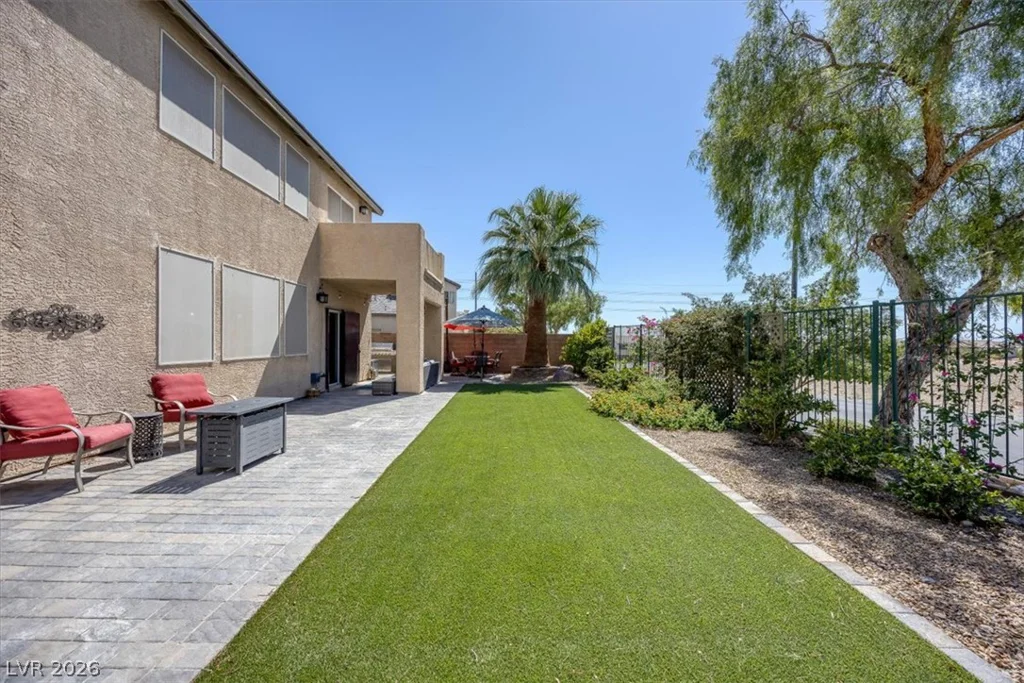 10661 Shelter Hill, Las Vegas, NV 89129