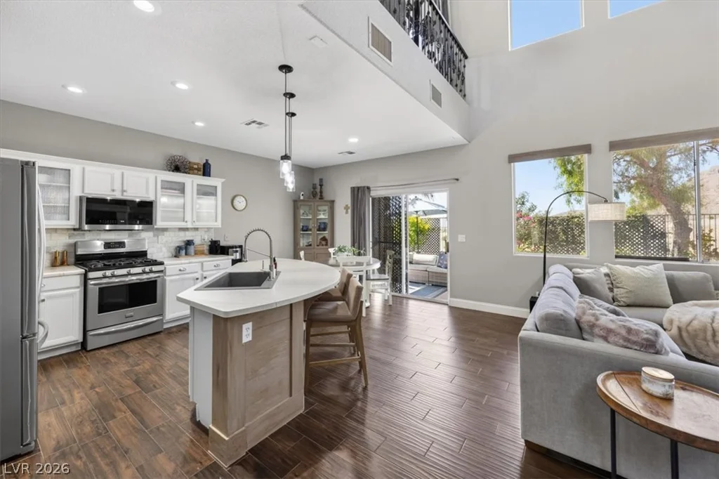 10661 Shelter Hill, Las Vegas, NV 89129