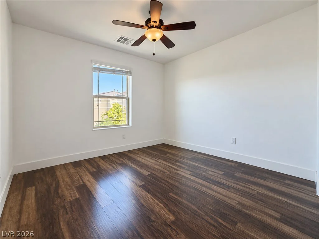 10228 Yarmouth Sea, Las Vegas, NV 89166