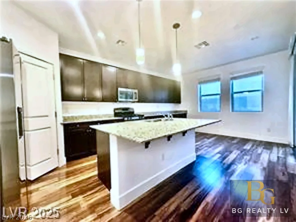10228 Yarmouth Sea, Las Vegas, NV 89166