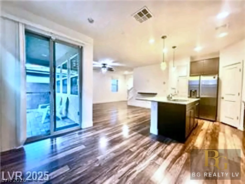 10228 Yarmouth Sea, Las Vegas, NV 89166