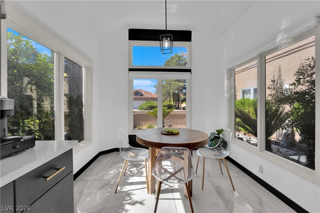 8170 Round Hills, Las Vegas, NV 89113