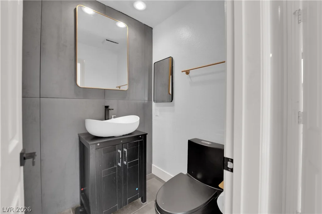 8170 Round Hills, Las Vegas, NV 89113