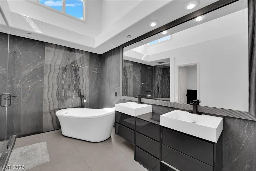 8170 Round Hills, Las Vegas, NV 89113
