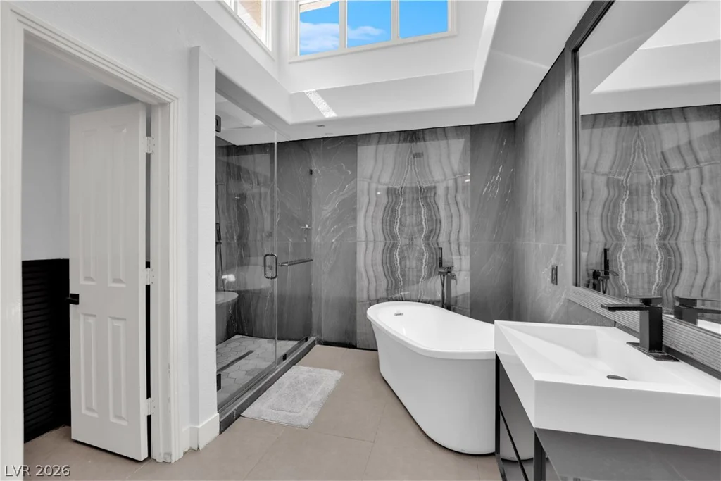 8170 Round Hills, Las Vegas, NV 89113