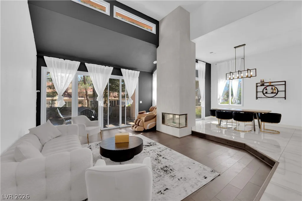 8170 Round Hills, Las Vegas, NV 89113
