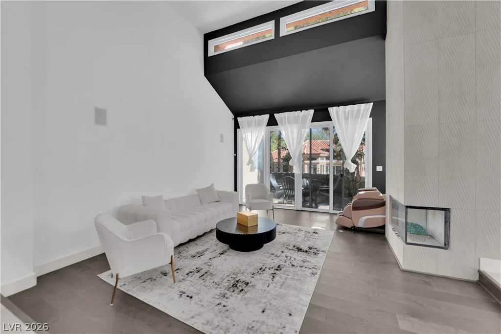 8170 Round Hills, Las Vegas, NV 89113