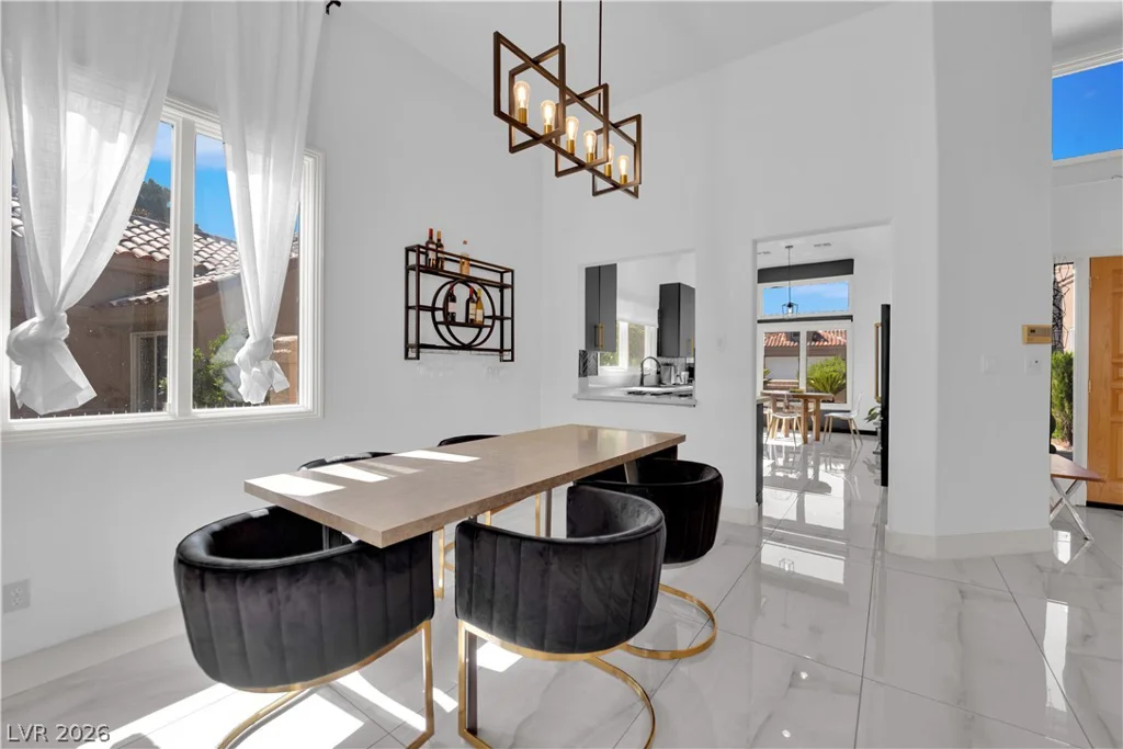 8170 Round Hills, Las Vegas, NV 89113