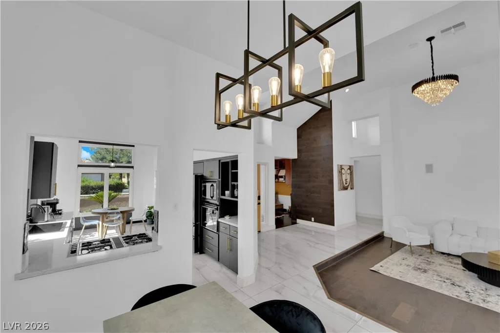 8170 Round Hills, Las Vegas, NV 89113