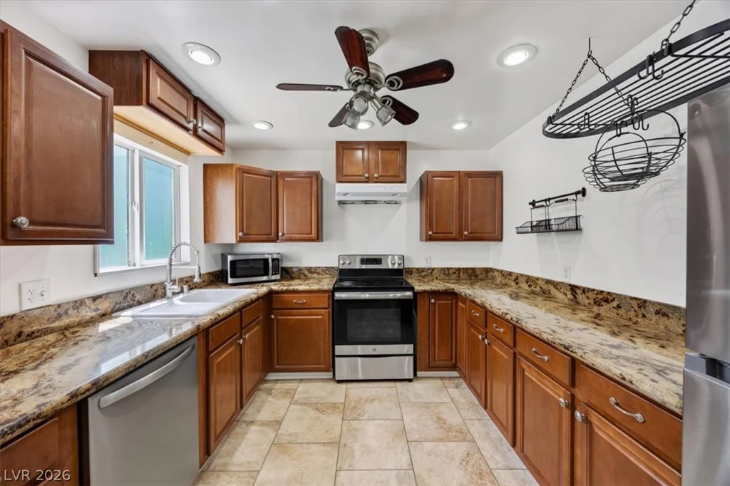 3688 Garden South, Las Vegas, NV 89121
