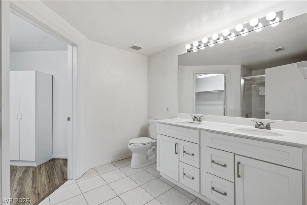 2000 Turquoise Ridge, Las Vegas, NV 89117