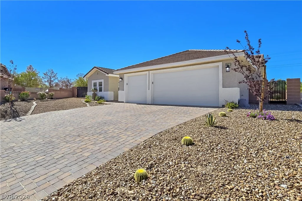 5471 Lincolnwood, Pahrump, NV 89061