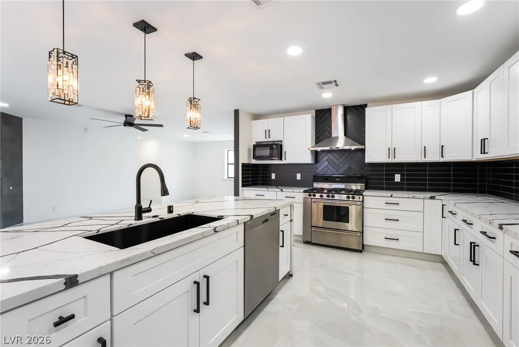 706 Hollywood, Las Vegas, NV 89110