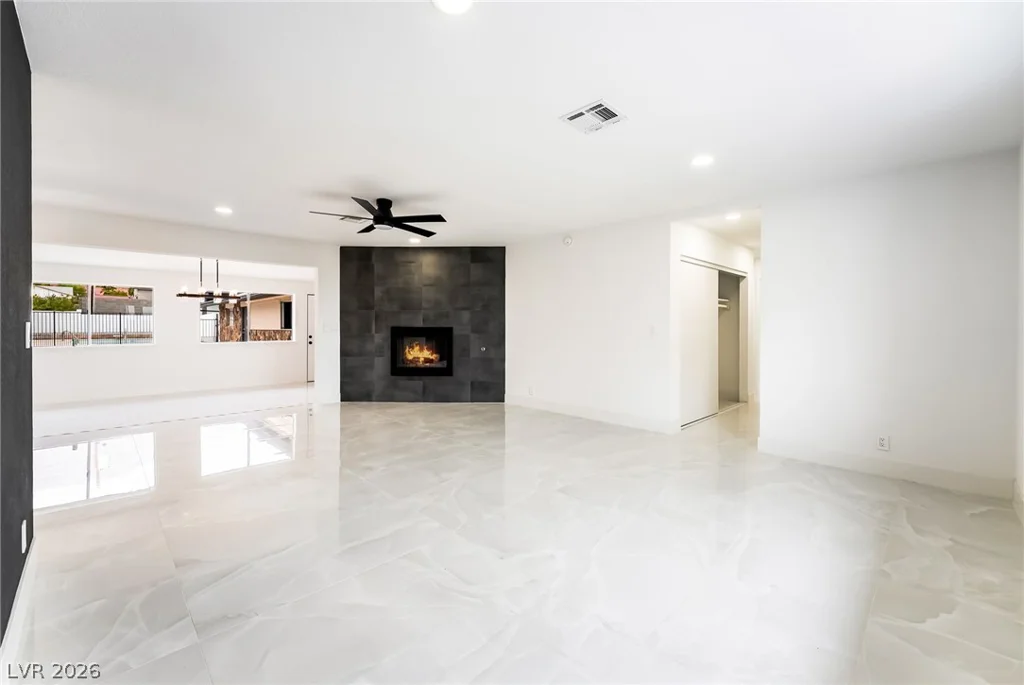 706 Hollywood, Las Vegas, NV 89110