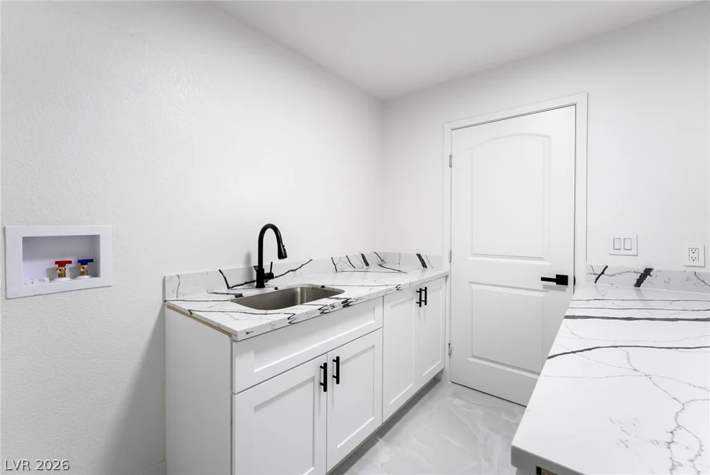 706 Hollywood, Las Vegas, NV 89110