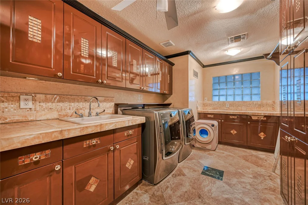 2426 Palomino, Las Vegas, NV 89107