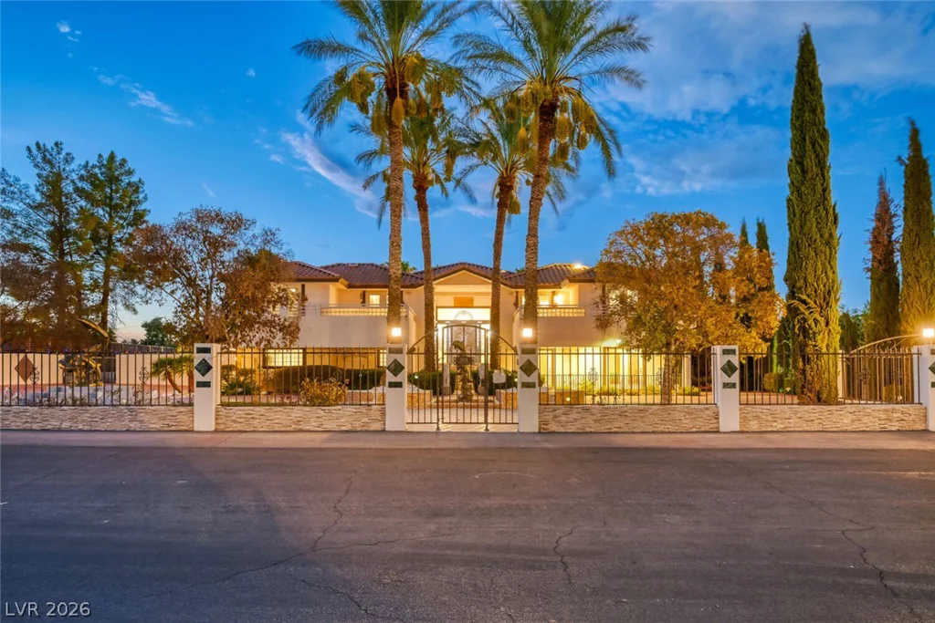 2426 Palomino, Las Vegas, NV 89107