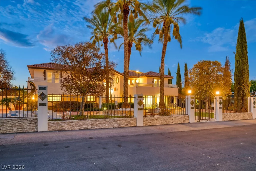 2426 Palomino, Las Vegas, NV 89107