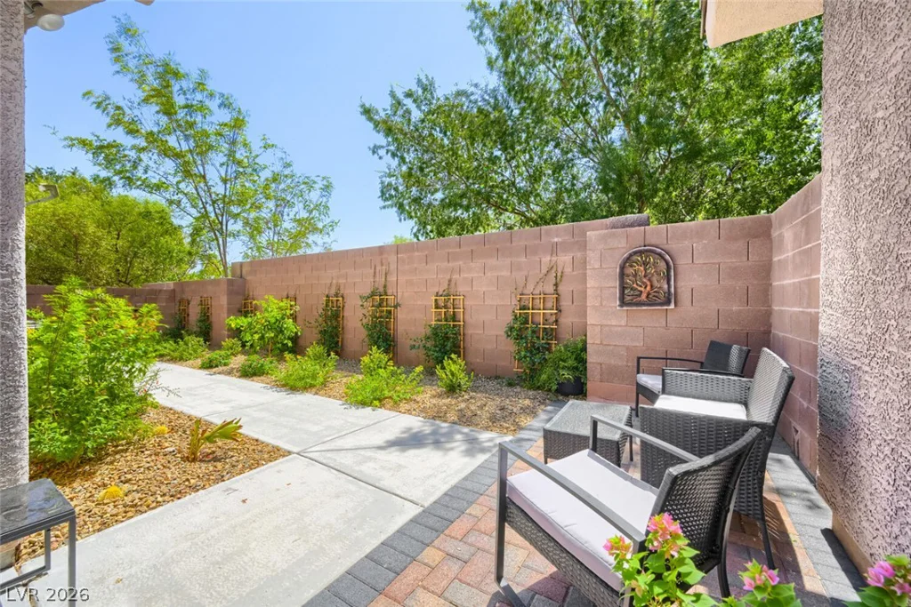 10505 Howling Coyote, Las Vegas, NV 89135