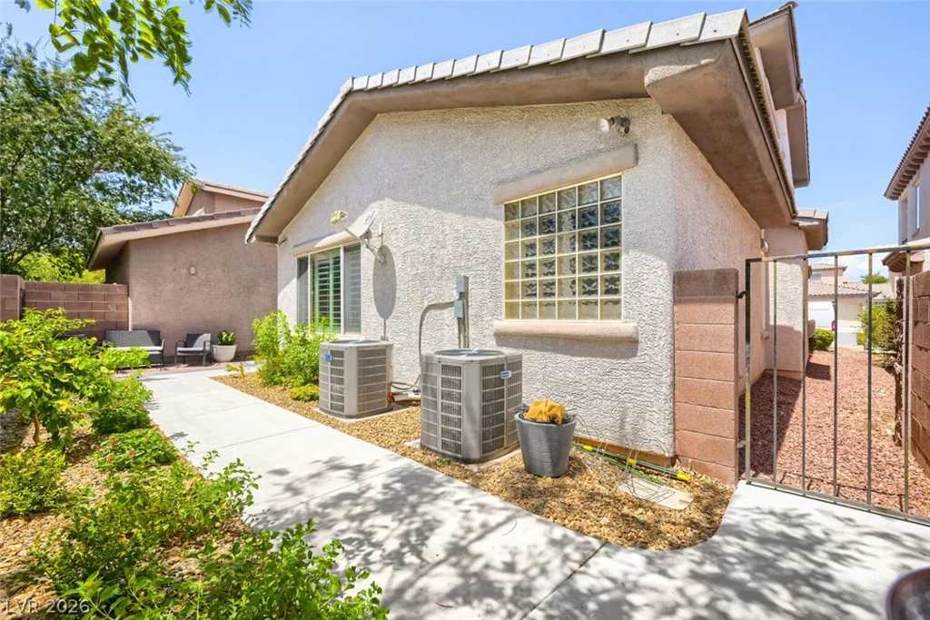 10505 Howling Coyote, Las Vegas, NV 89135