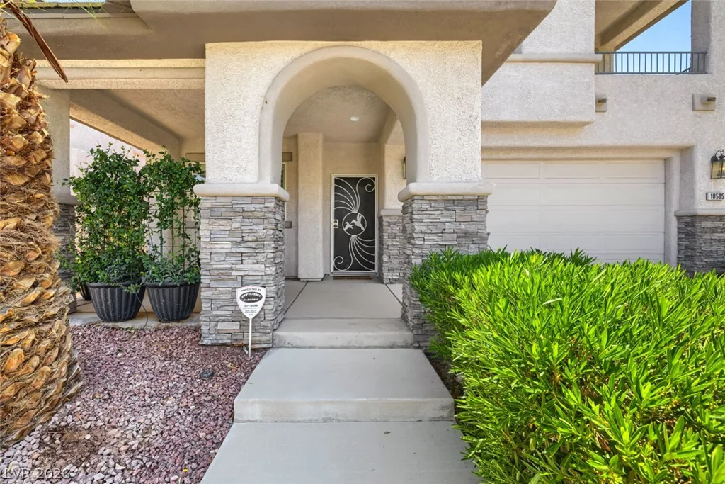 10505 Howling Coyote, Las Vegas, NV 89135