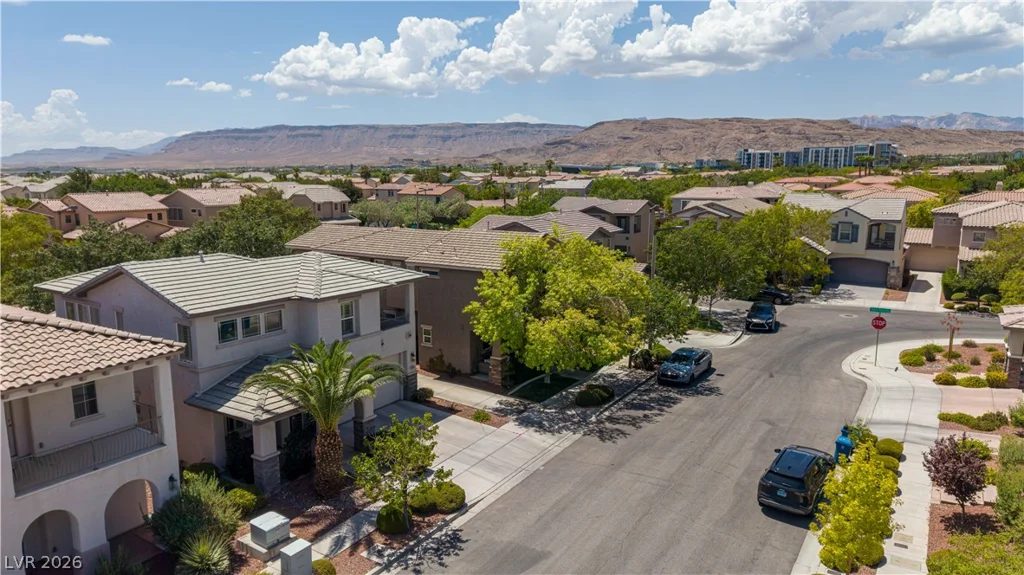 10505 Howling Coyote, Las Vegas, NV 89135