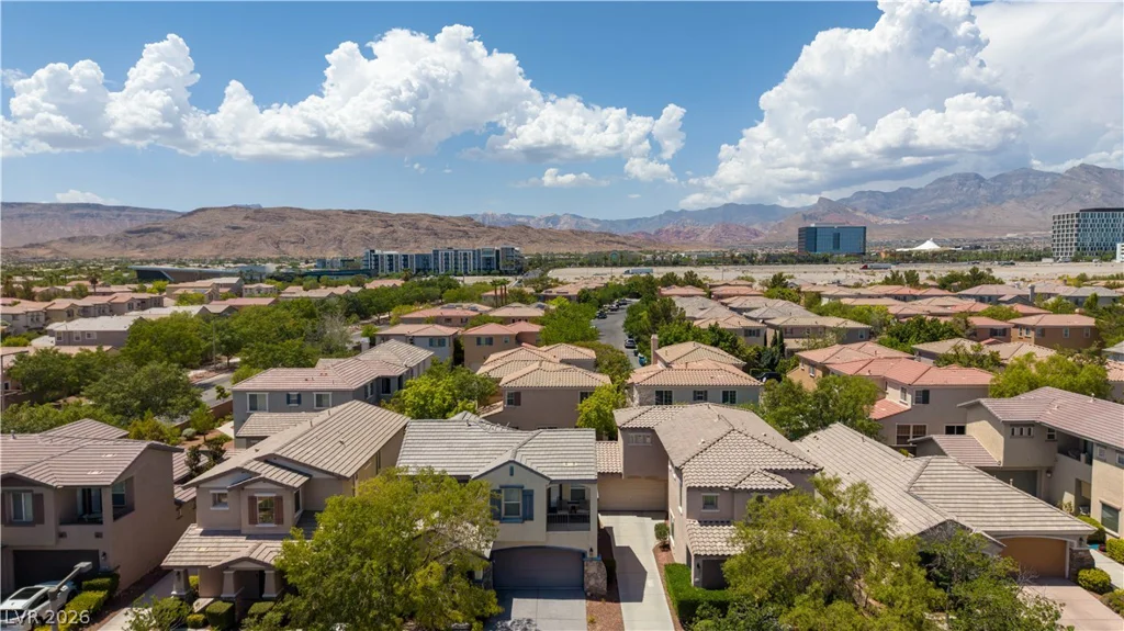 10505 Howling Coyote, Las Vegas, NV 89135