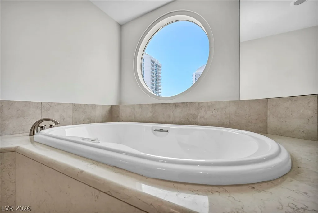 2777 Paradise, Las Vegas, NV 89109