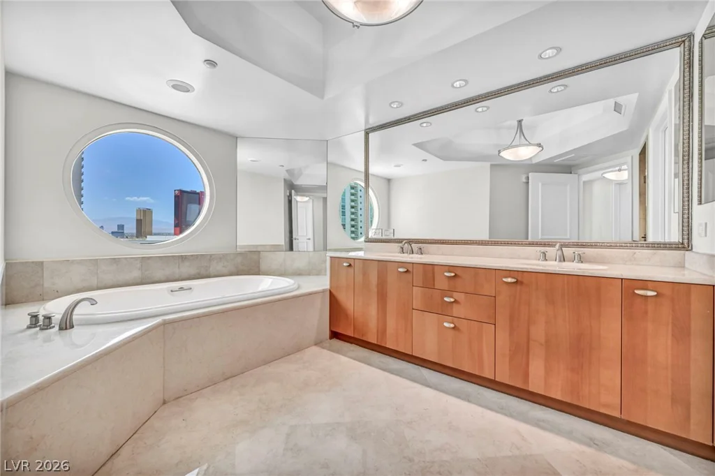 2777 Paradise, Las Vegas, NV 89109