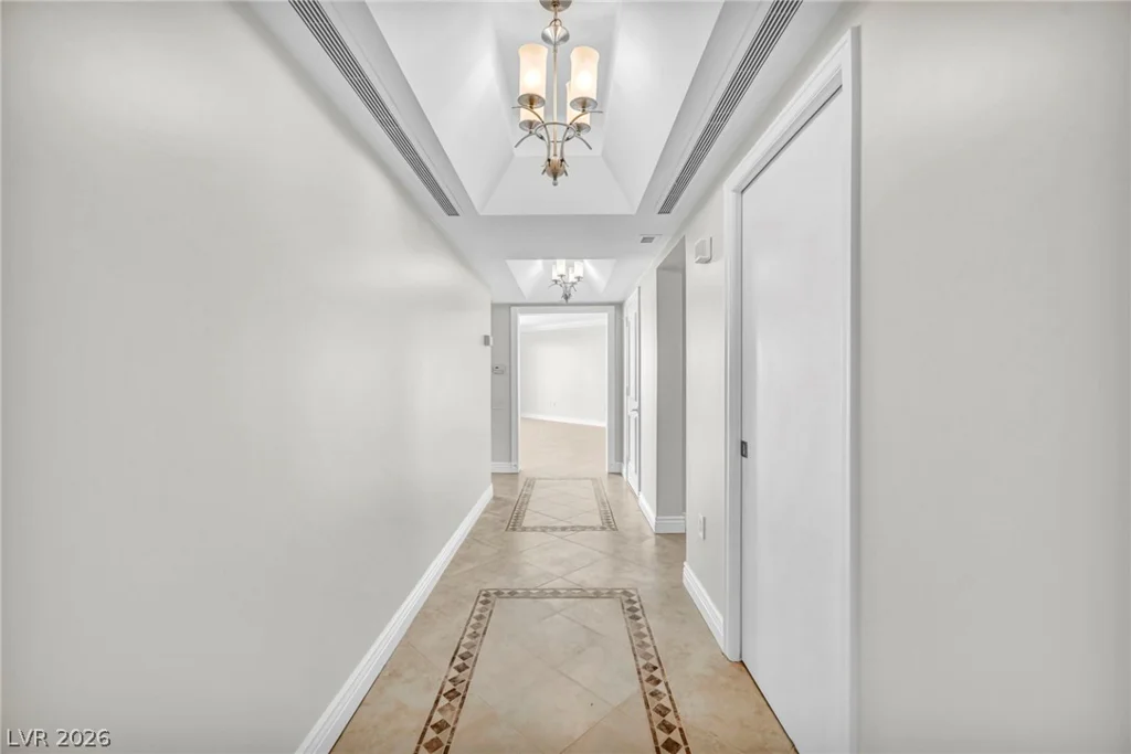 2777 Paradise, Las Vegas, NV 89109