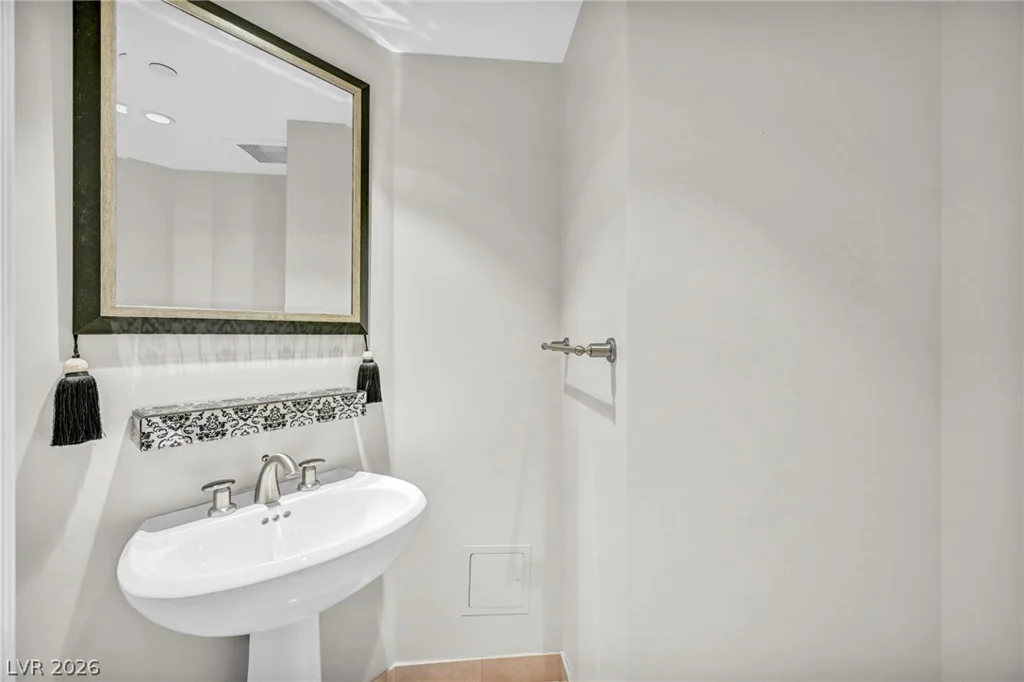 2777 Paradise, Las Vegas, NV 89109