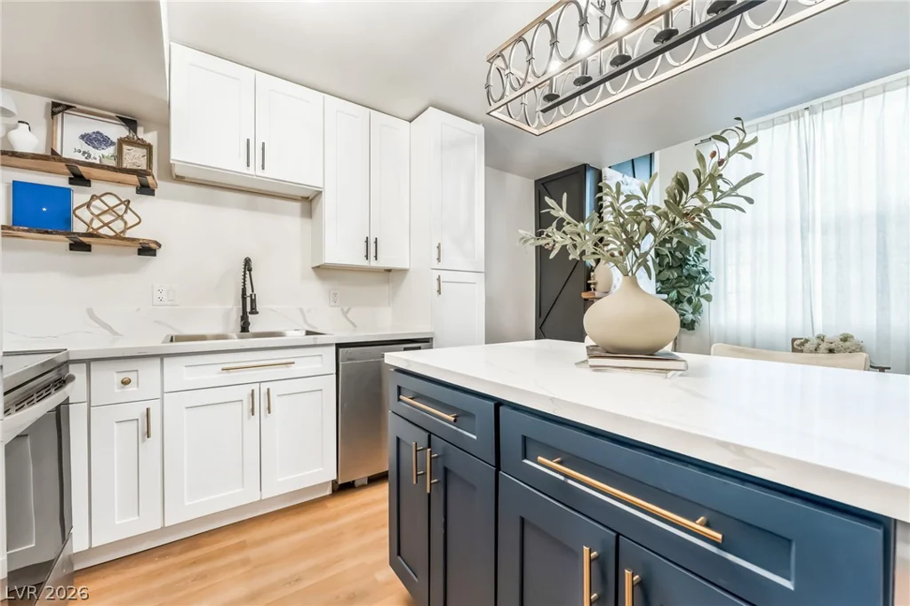 2471 Old Forge, Las Vegas, NV 89121