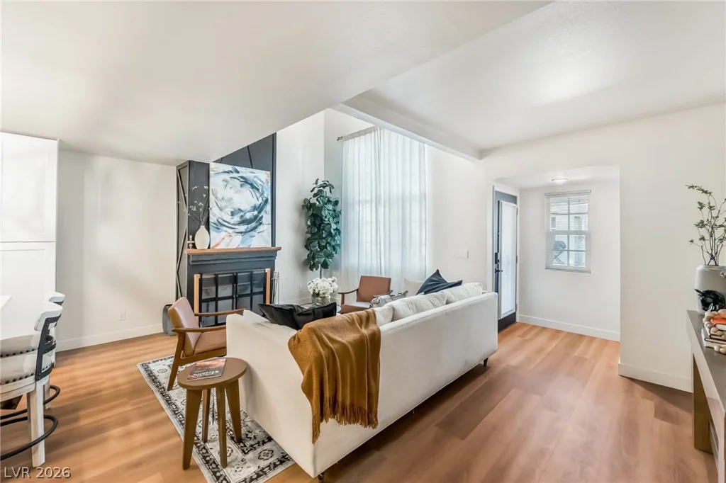 2471 Old Forge, Las Vegas, NV 89121