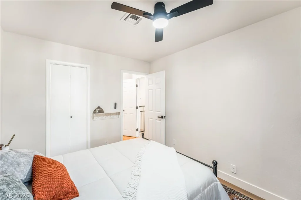 2471 Old Forge, Las Vegas, NV 89121