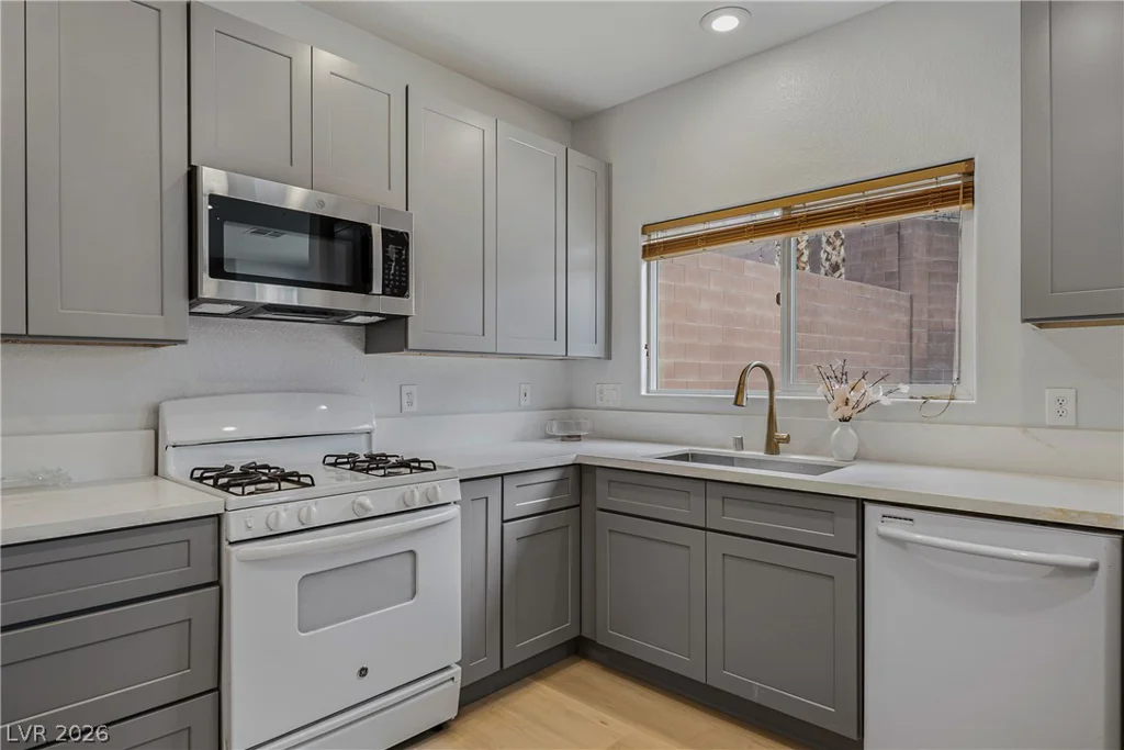 537 Lacabana Beach, Las Vegas, NV 89138