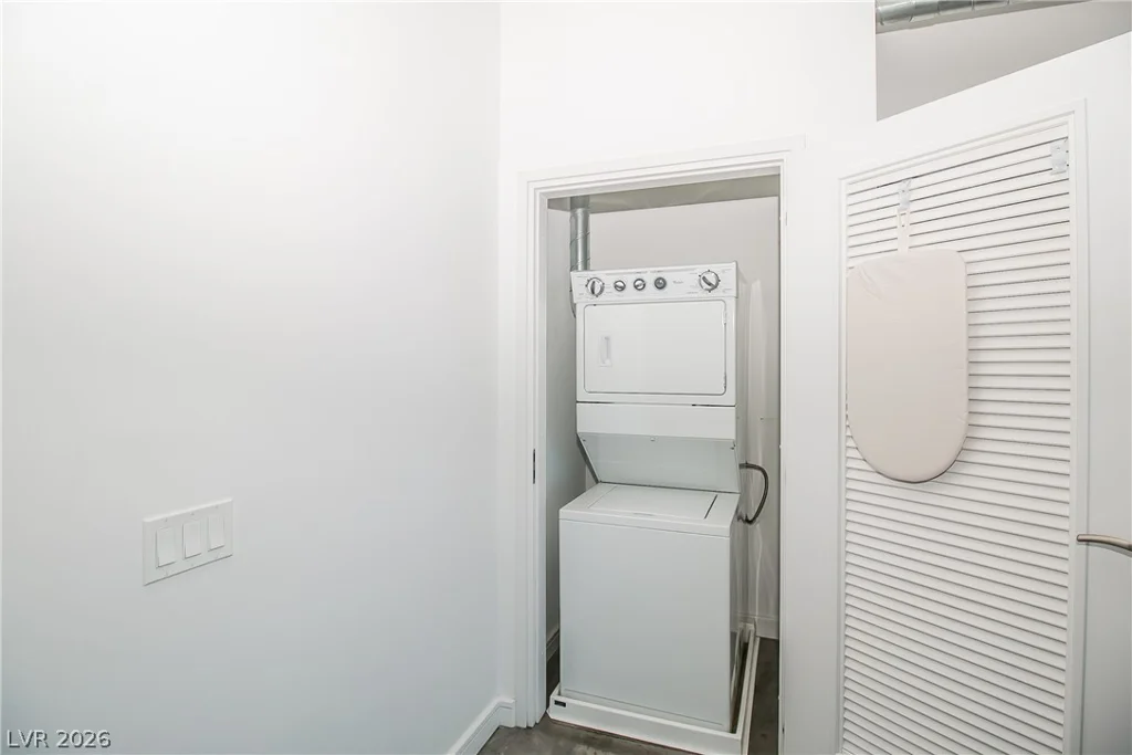 200 HOOVER, Las Vegas, NV 89101