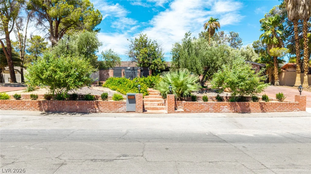 1572 Santa Anita, Las Vegas, NV 89119