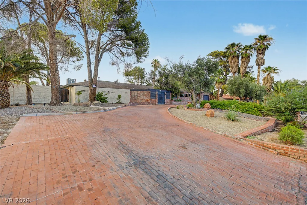 1572 Santa Anita, Las Vegas, NV 89119