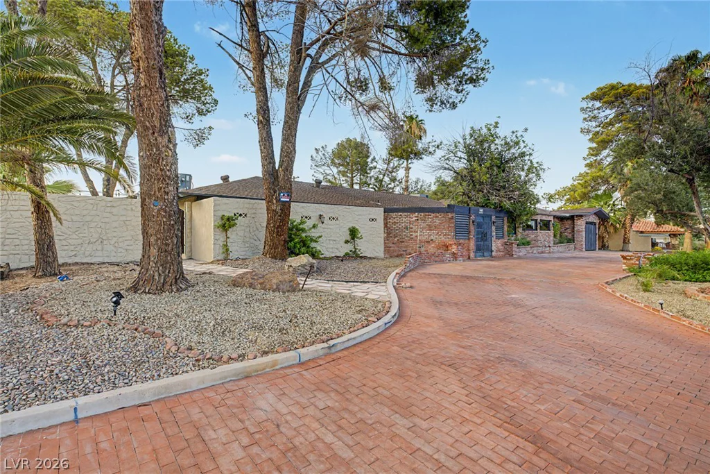 1572 Santa Anita, Las Vegas, NV 89119